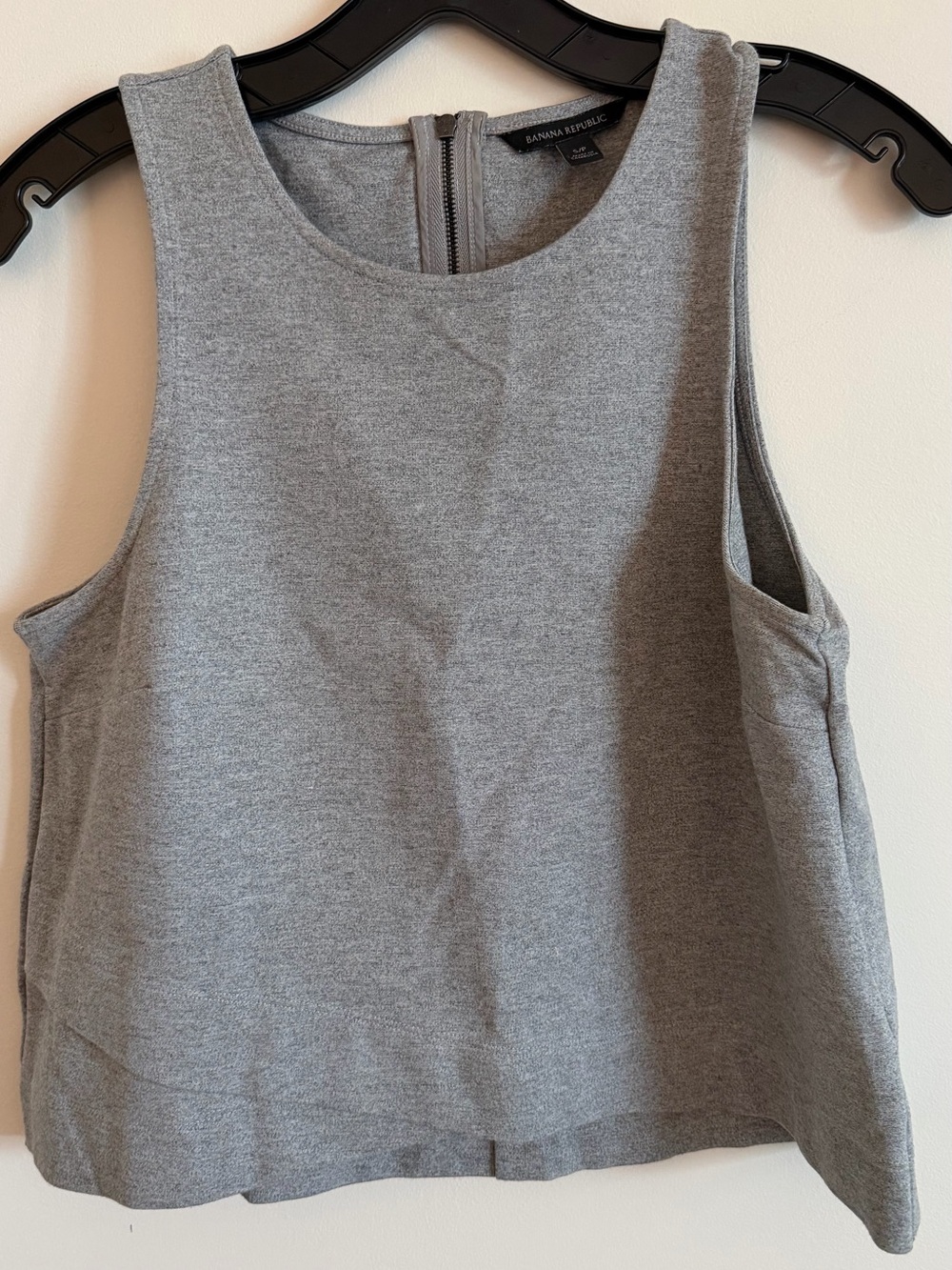 Banana Republic Gray Sleeveless Knit Tank Top